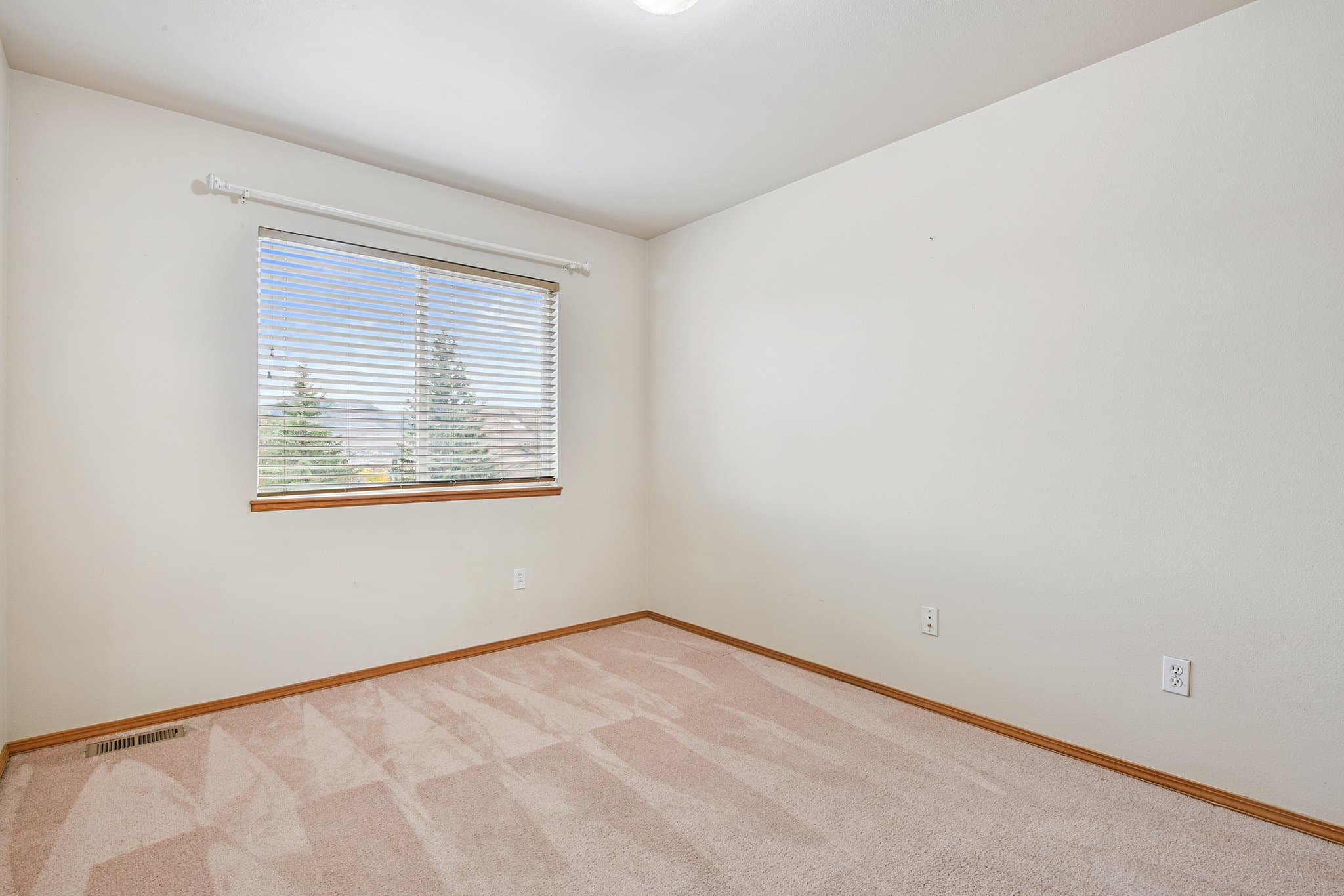 Monument House: 15647 Split Creek Dr