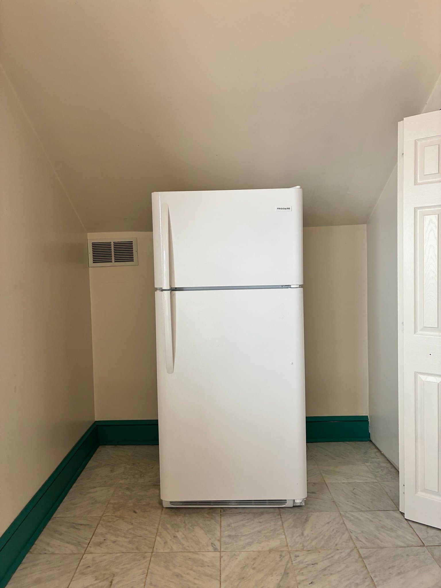 Glenelg Apartment: 14935 Triadelphia Rd
