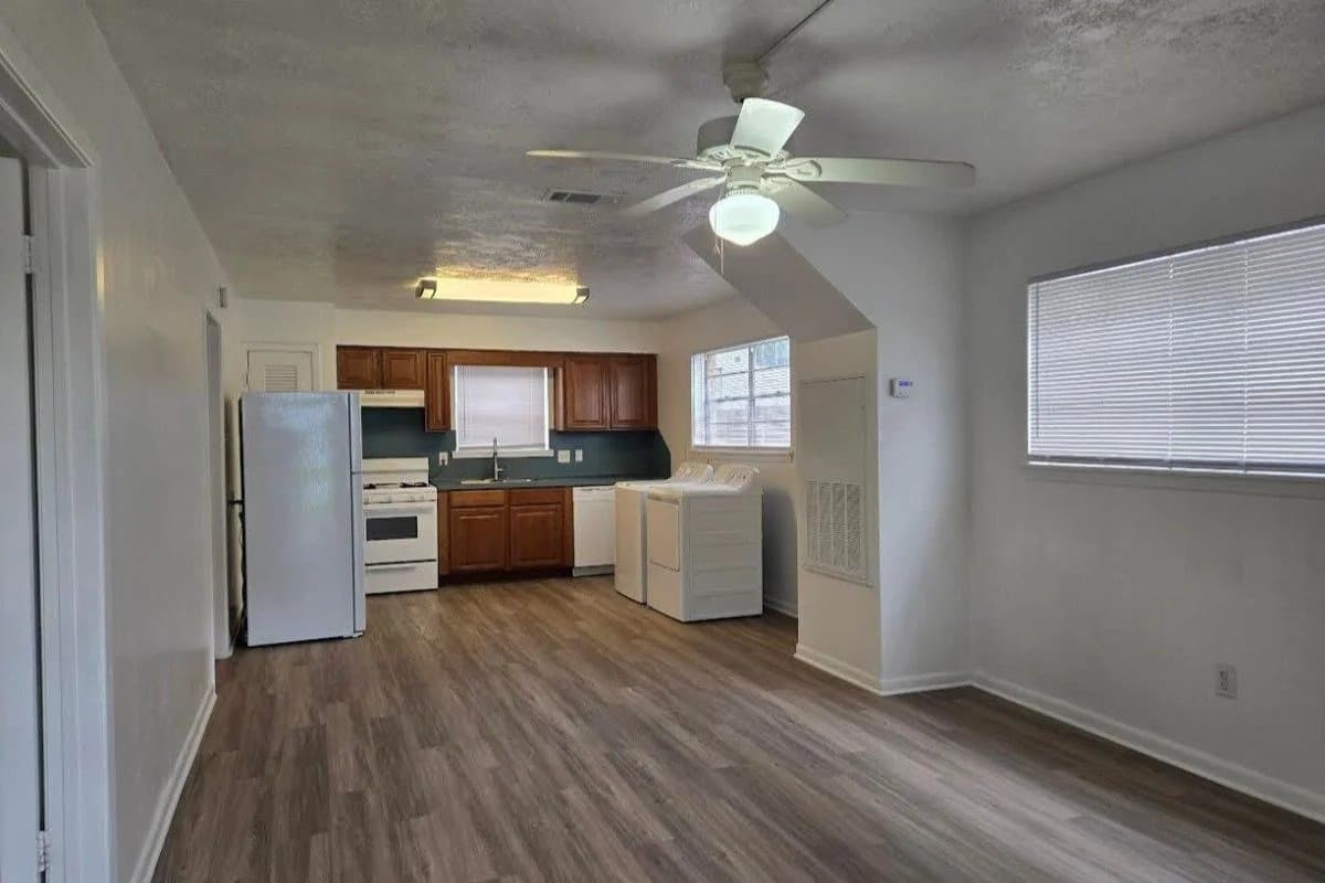 College Station Multiplex: 202 Spruce St