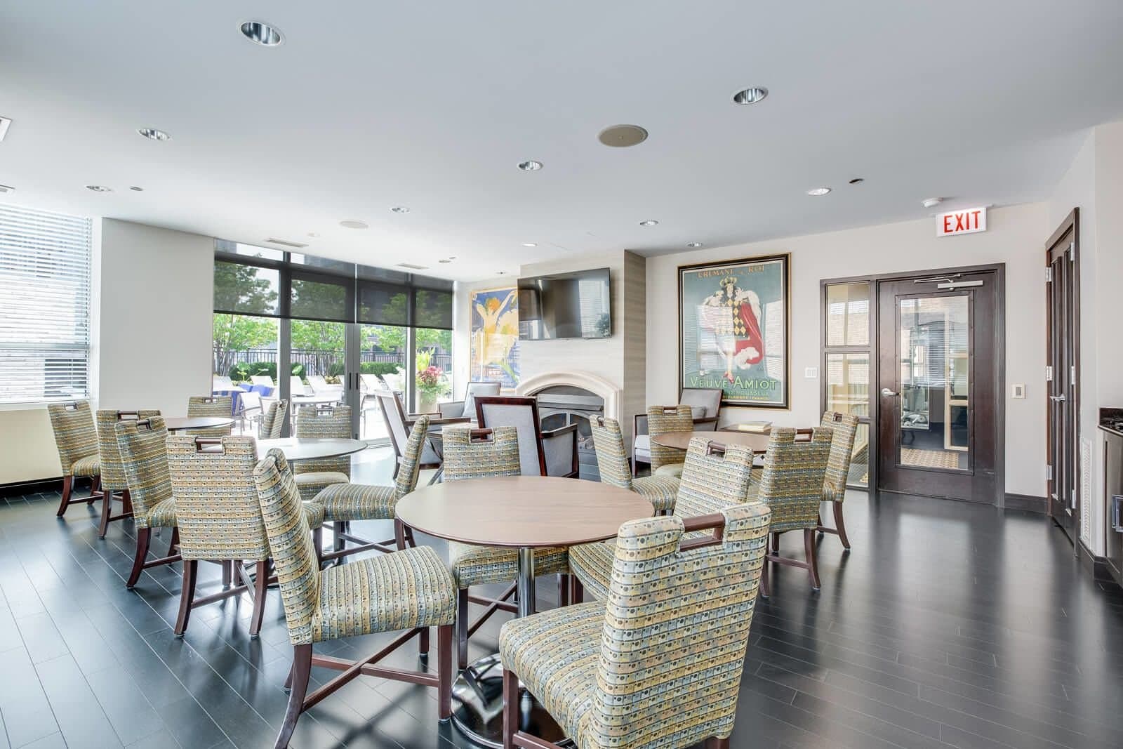 Chicago Condo: 224 W Huron St