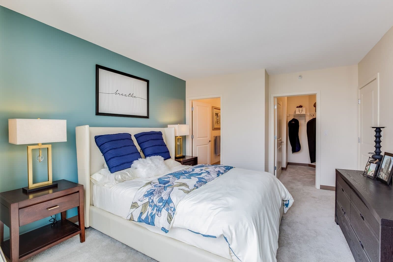 Chicago Condo: 224 W Huron St