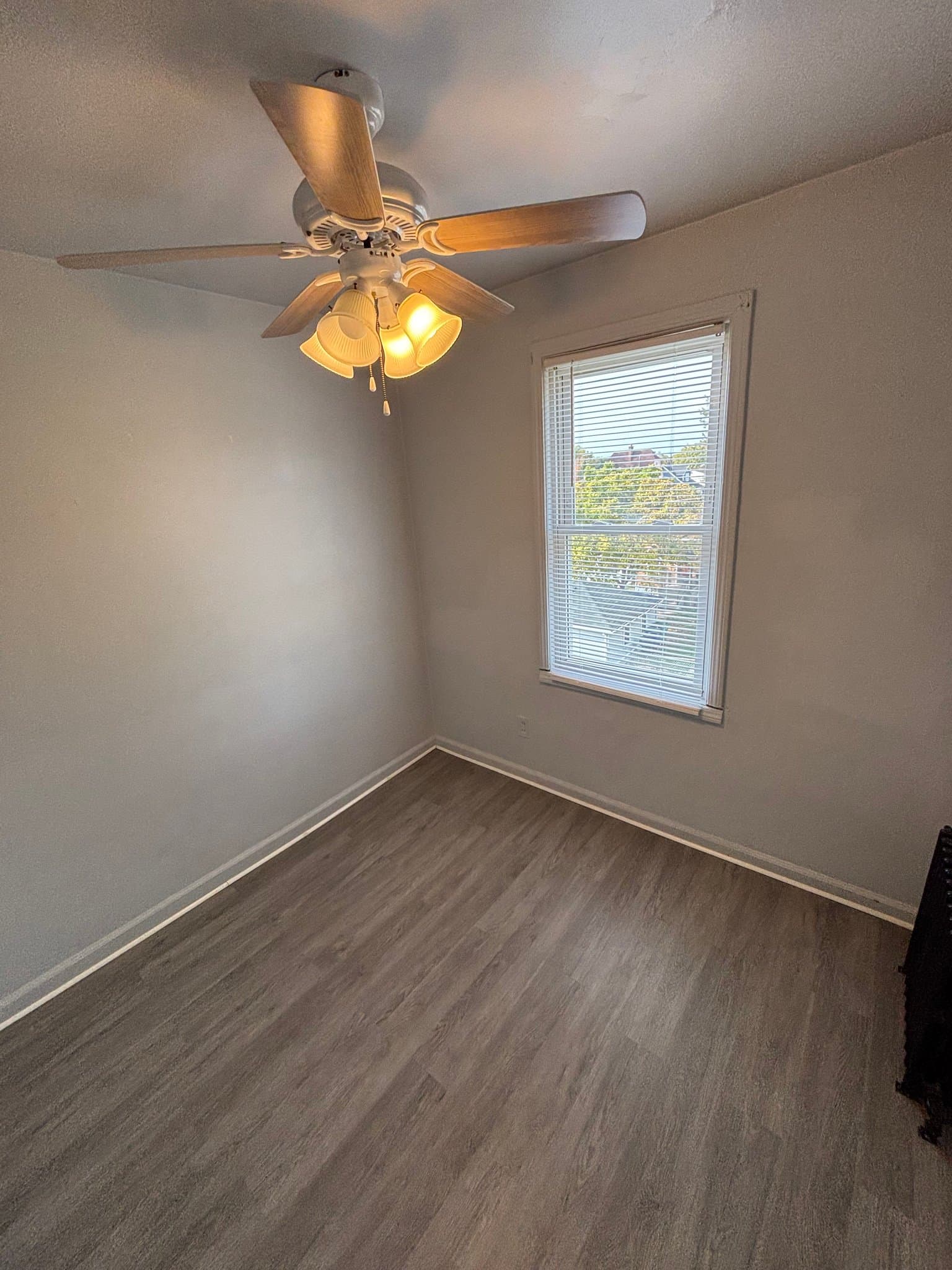 Lincoln Park Apartment: 1312 Hanford