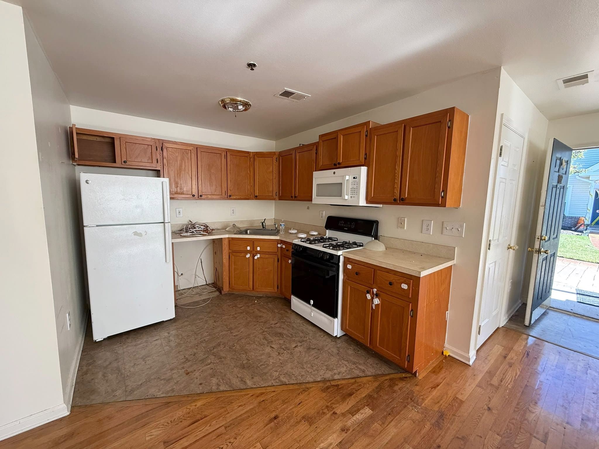 Lakewood Apartment: 910 Ocean Ave