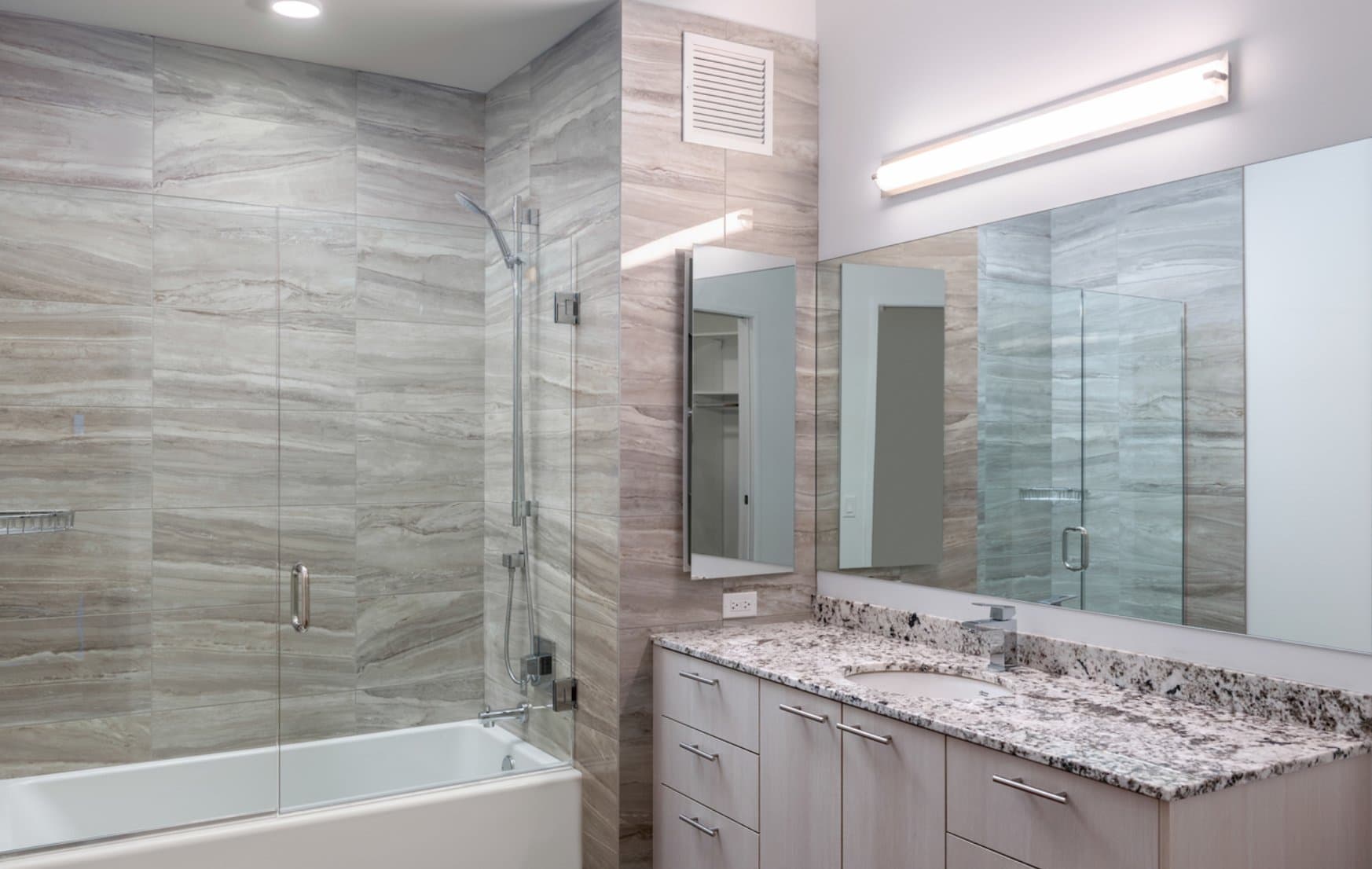Chicago Condo: 3502 North Broadway Street