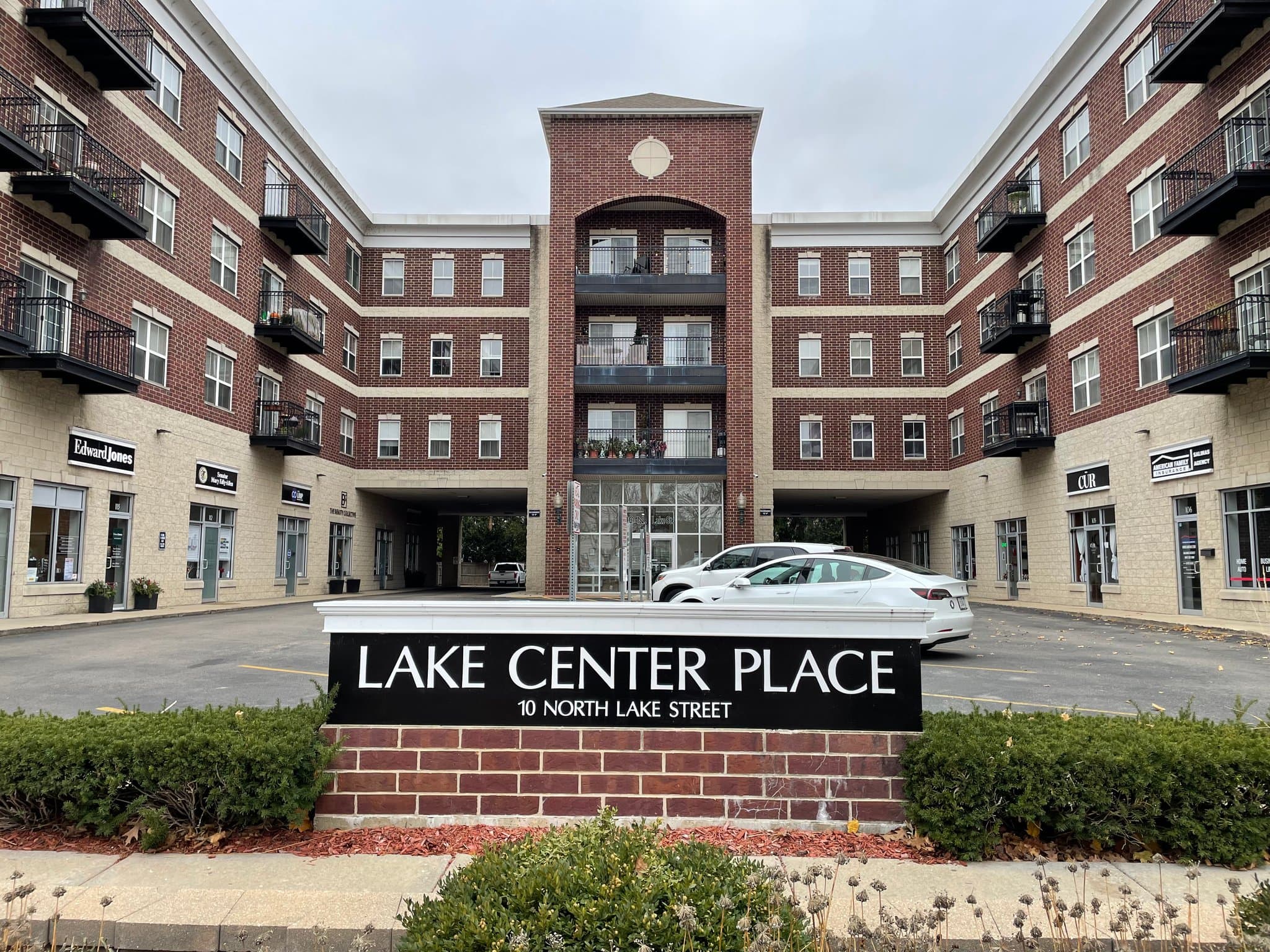 Grayslake Condo: 10 N Lake St