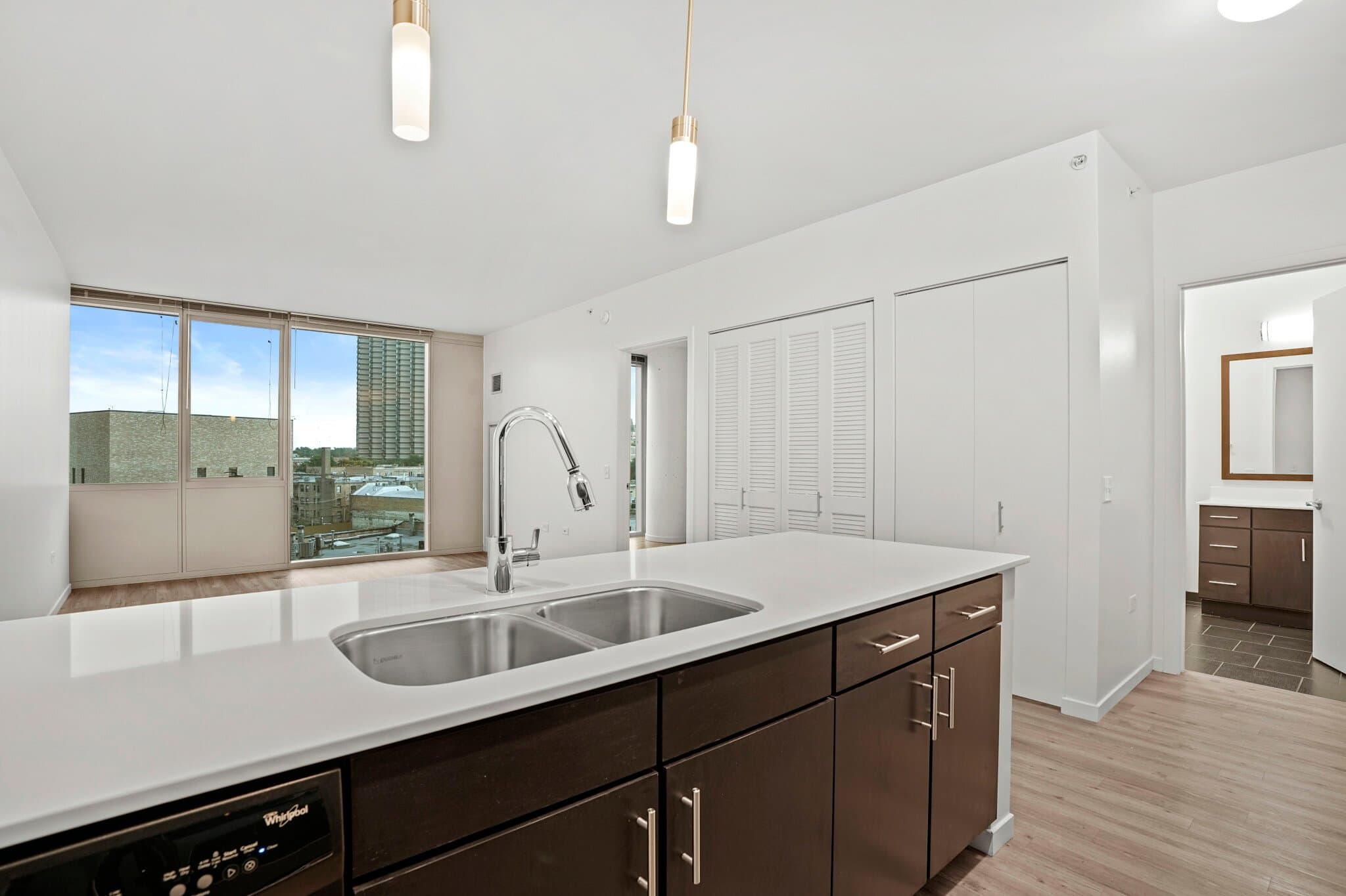 Chicago Condo: 832 West Grace Street