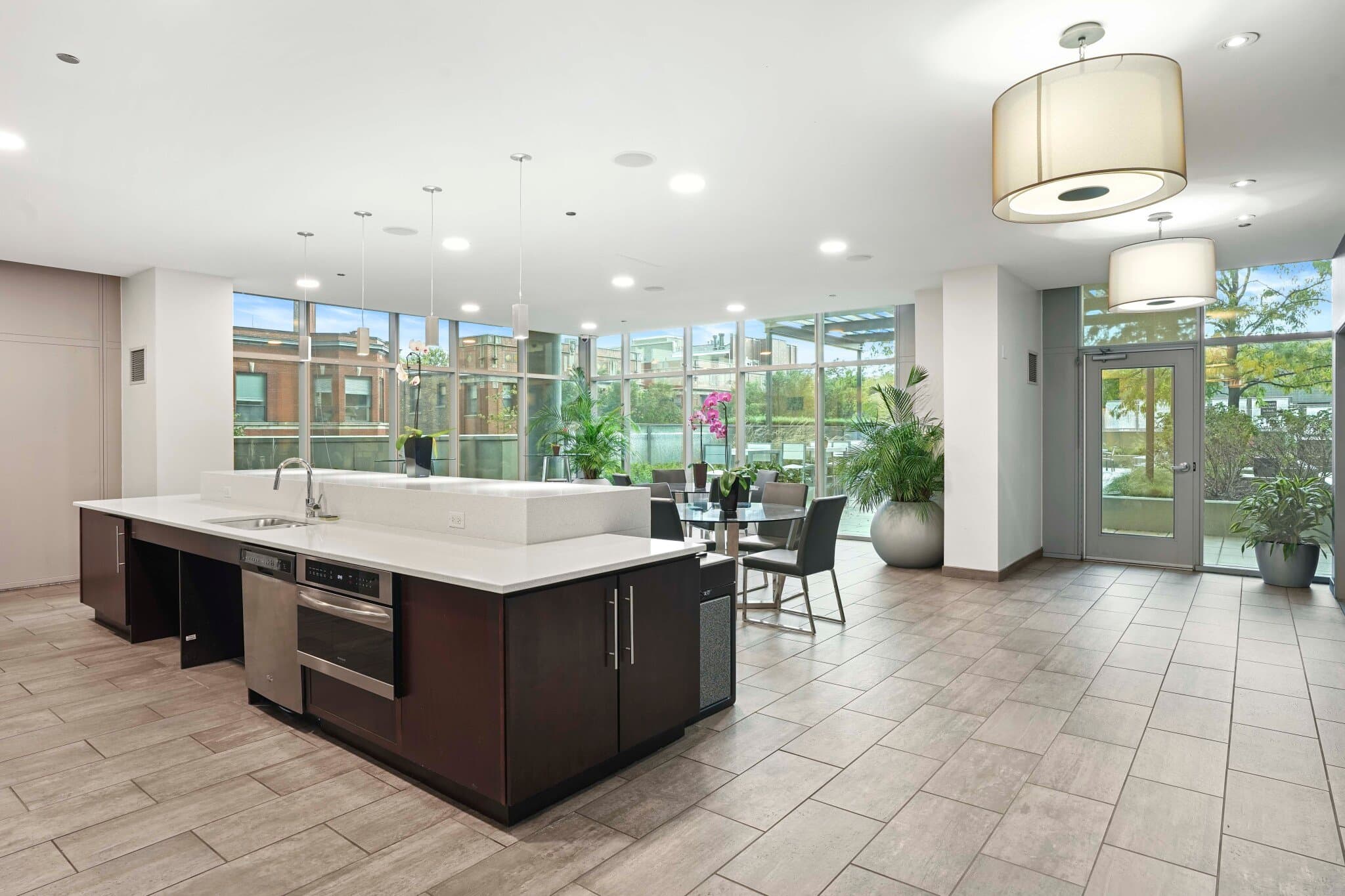 Chicago Condo: 832 West Grace Street