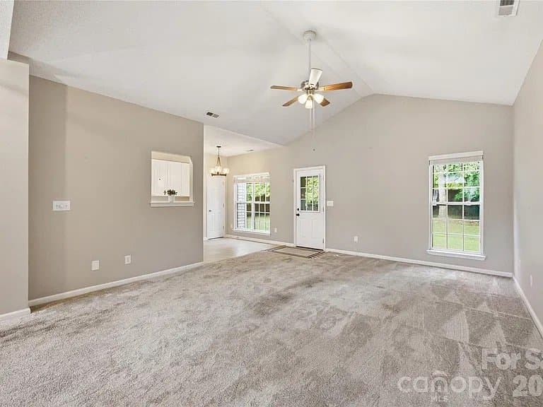 Rock Hill House: 1393 Hollythorne Dr