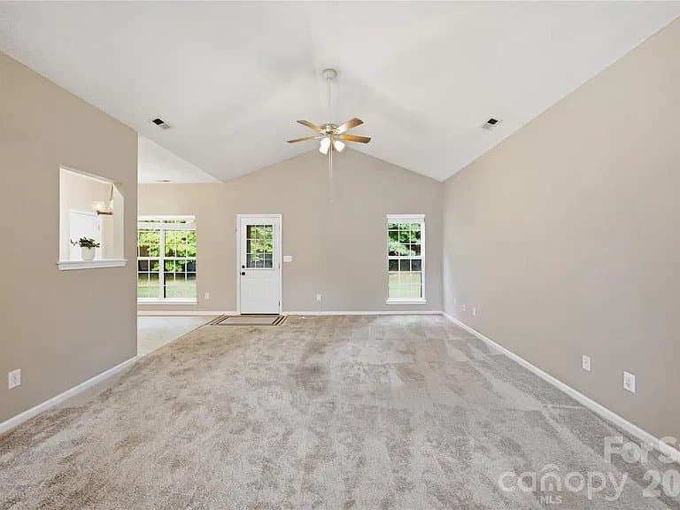 Rock Hill House: 1393 Hollythorne Dr
