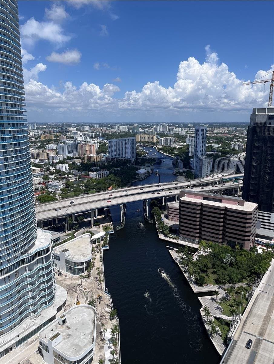 Miami Condo: 185 SW 7th St