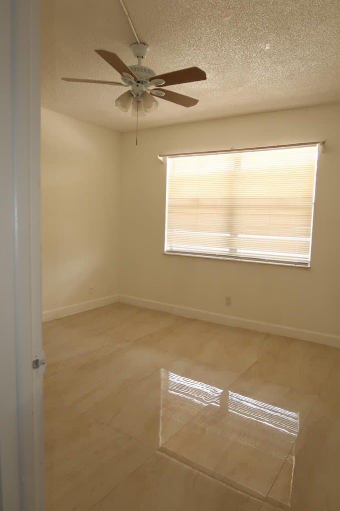 Hollywood Apartment: 7830 NW 33rd St