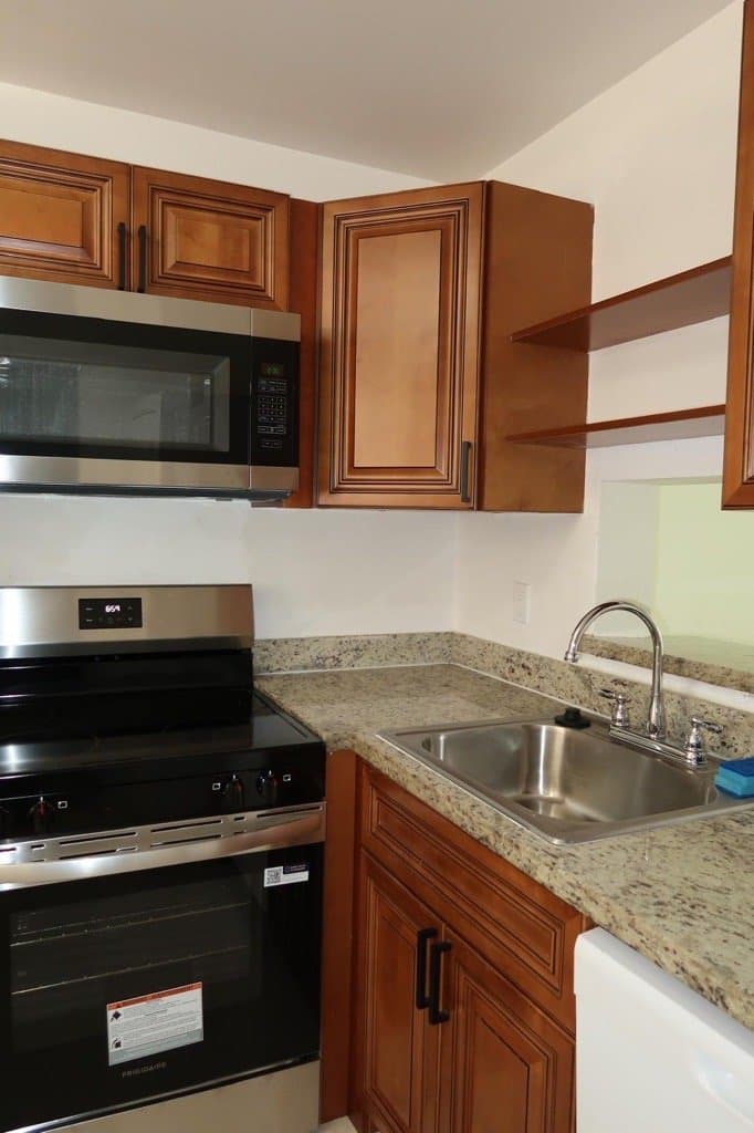 Hollywood Apartment: 7830 NW 33rd St