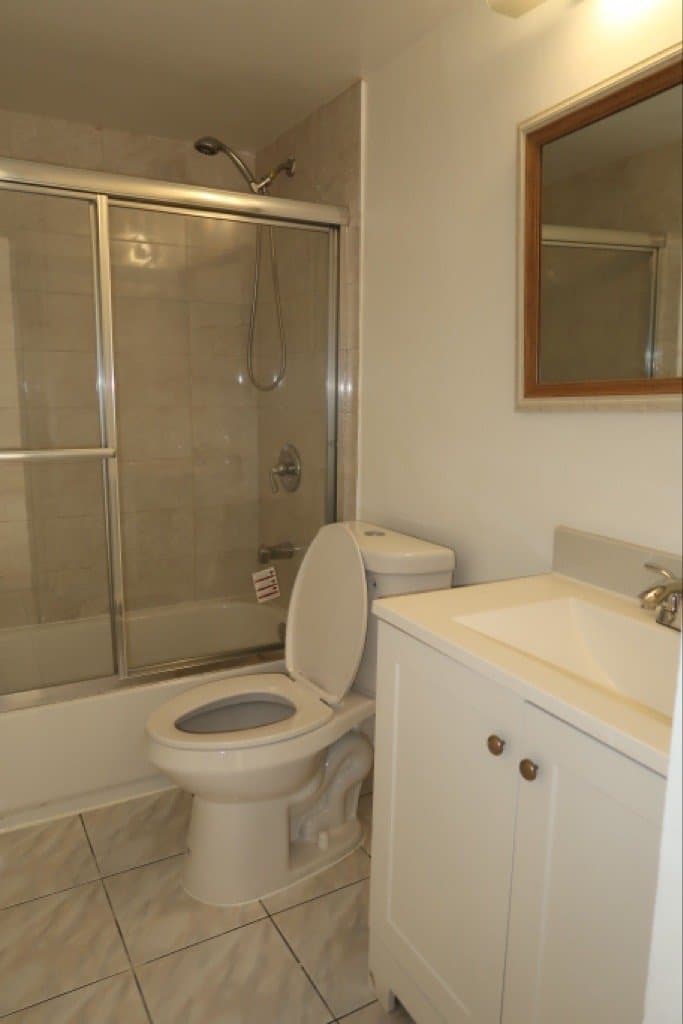 Hollywood Apartment: 7830 NW 33rd St