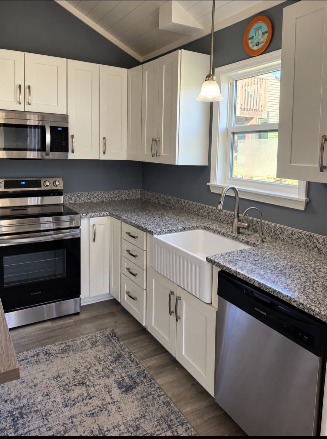 Walton House: 212 Edwards Ave