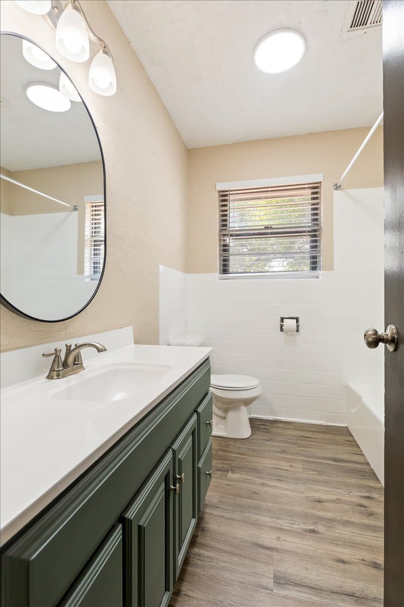 Lawton House: 118 NE Angus St