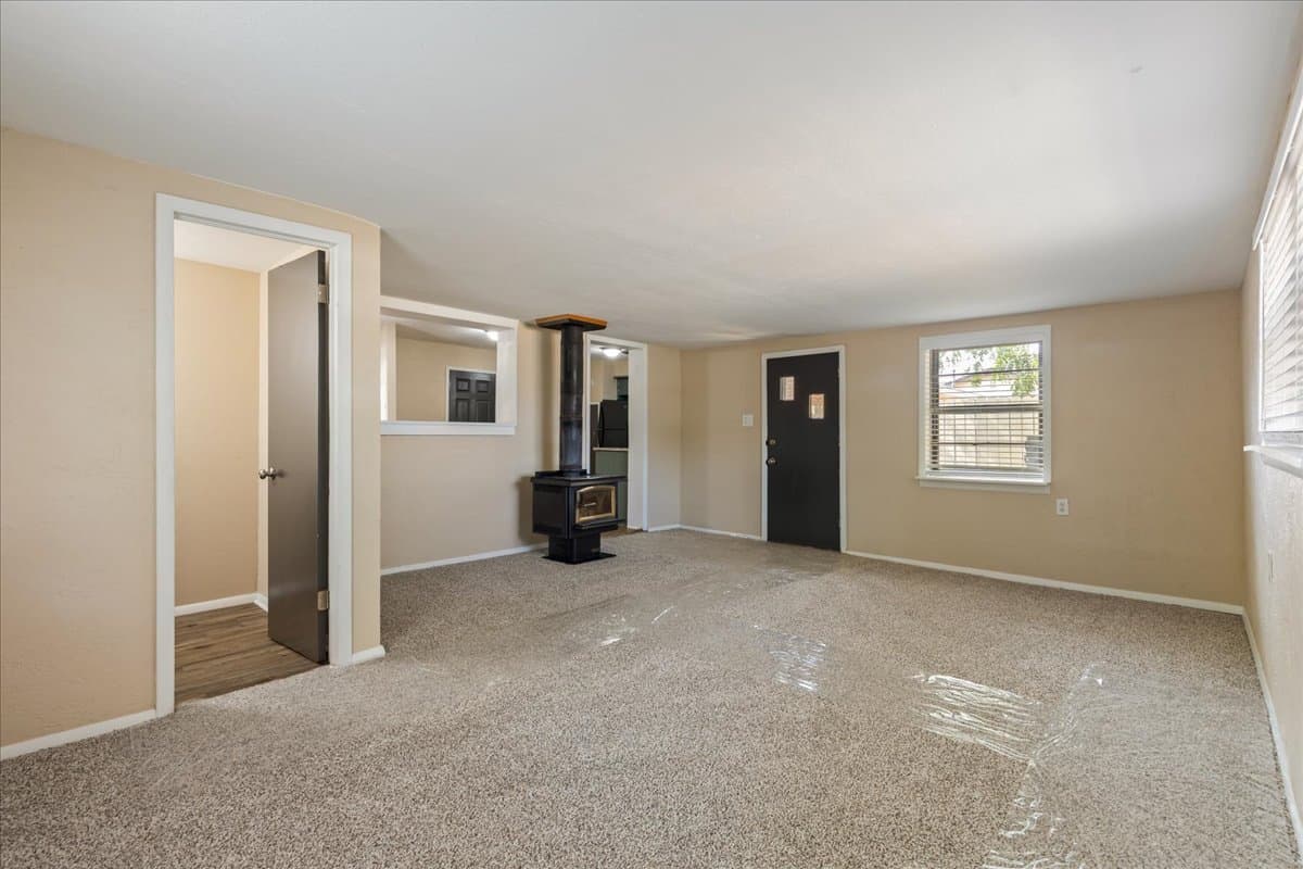 Lawton House: 118 NE Angus St