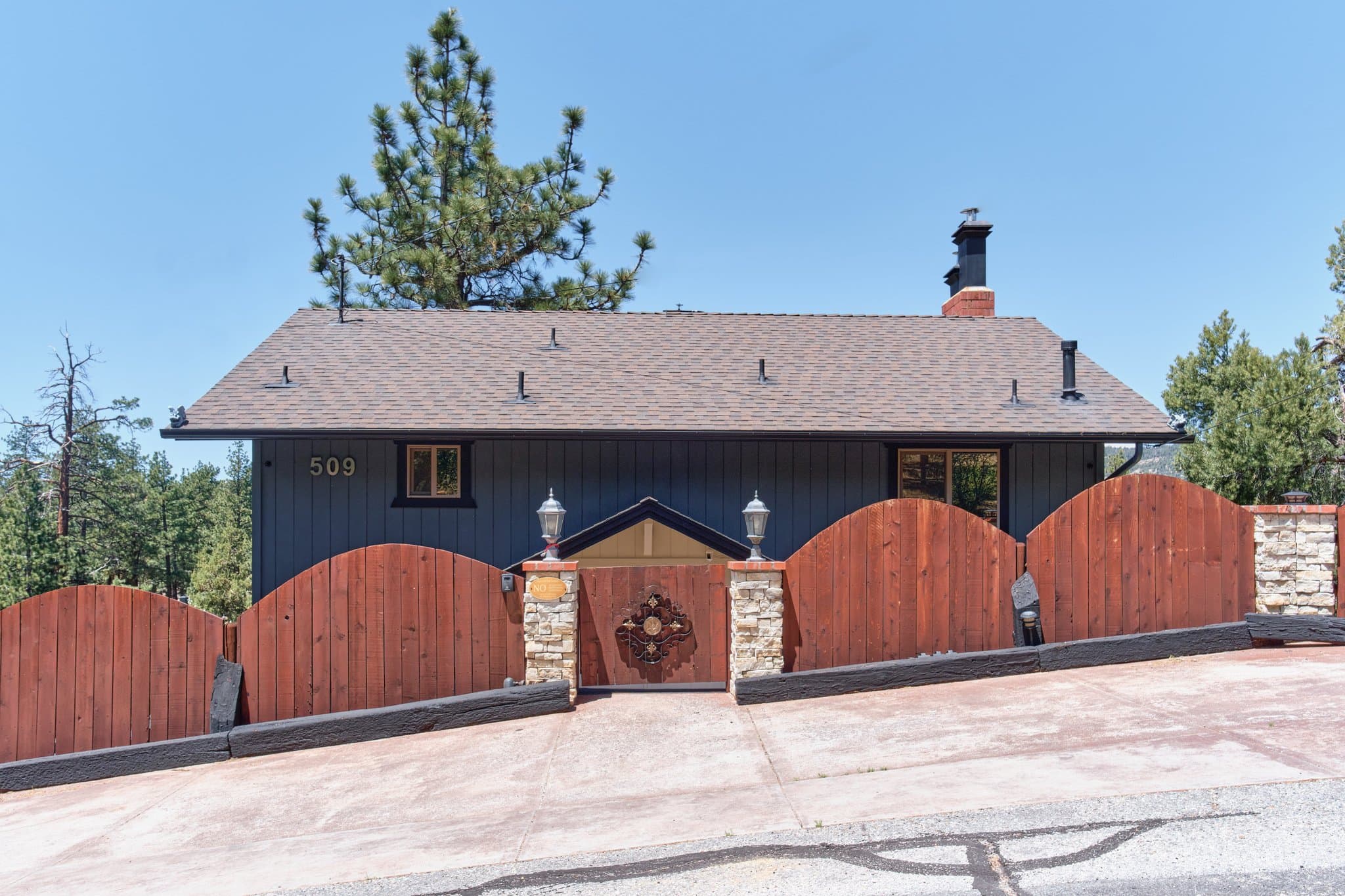 Big Bear City House: 509 Wallace Ln