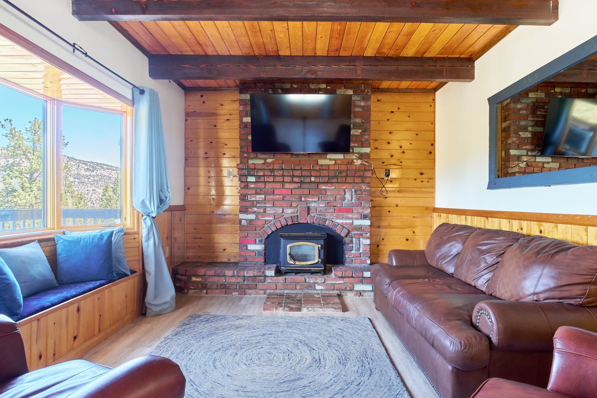 Big Bear City House: 509 Wallace Ln