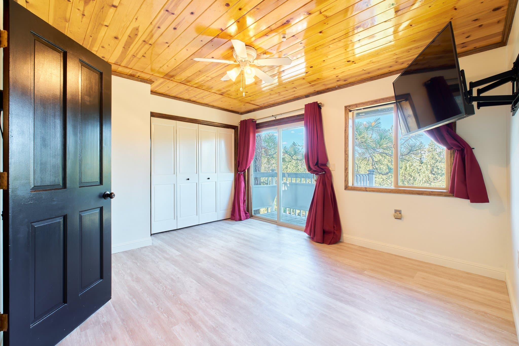 Big Bear City House: 509 Wallace Ln