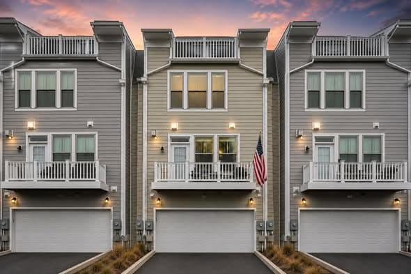 Arlington Townhome: 2240 S Glebe Rd