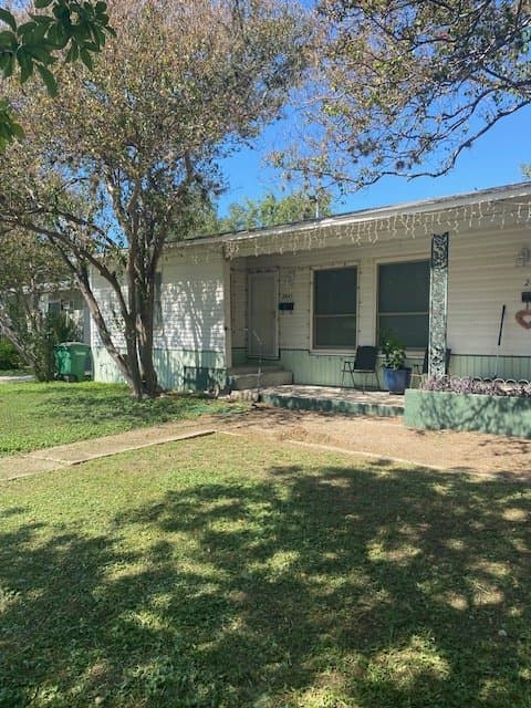 San Antonio House: 2445 Cincinnati Ave