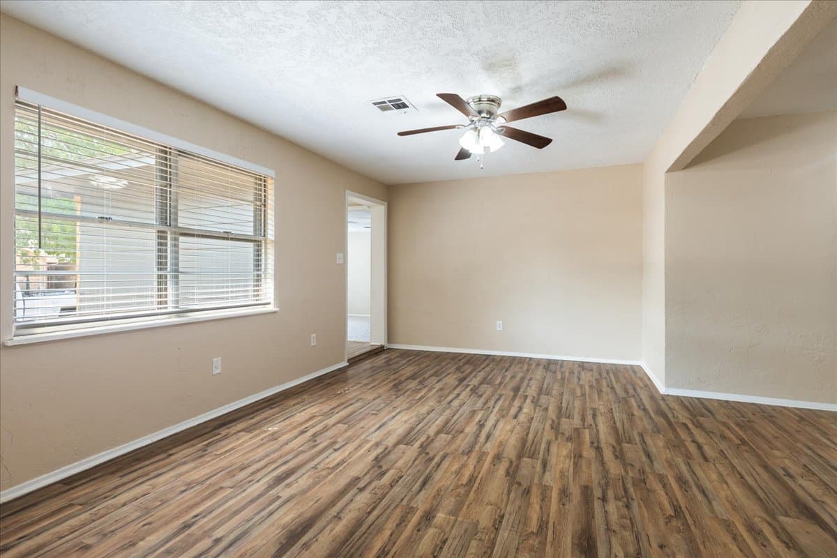Lawton House: 118 NE Angus St