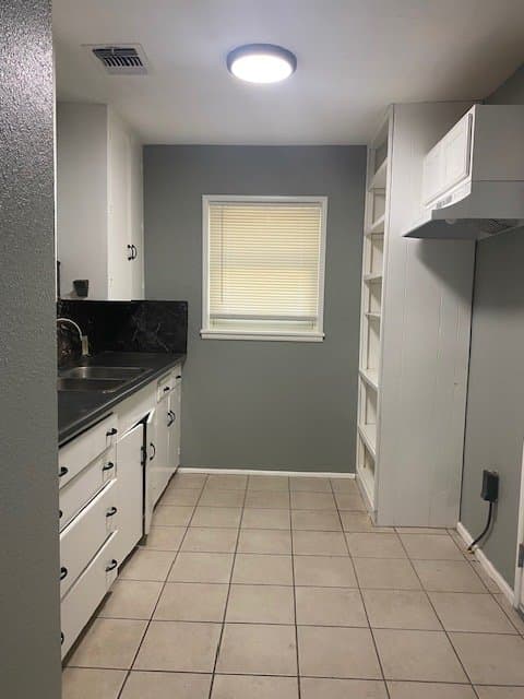 San Antonio House: 2445 Cincinnati Ave