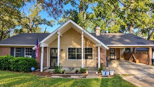 Jackson House: 1765 Casteel Dr