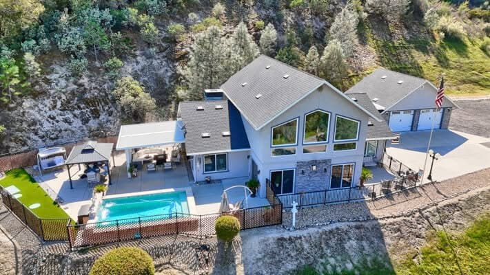 Oakhurst House: 42038 Empty Creek