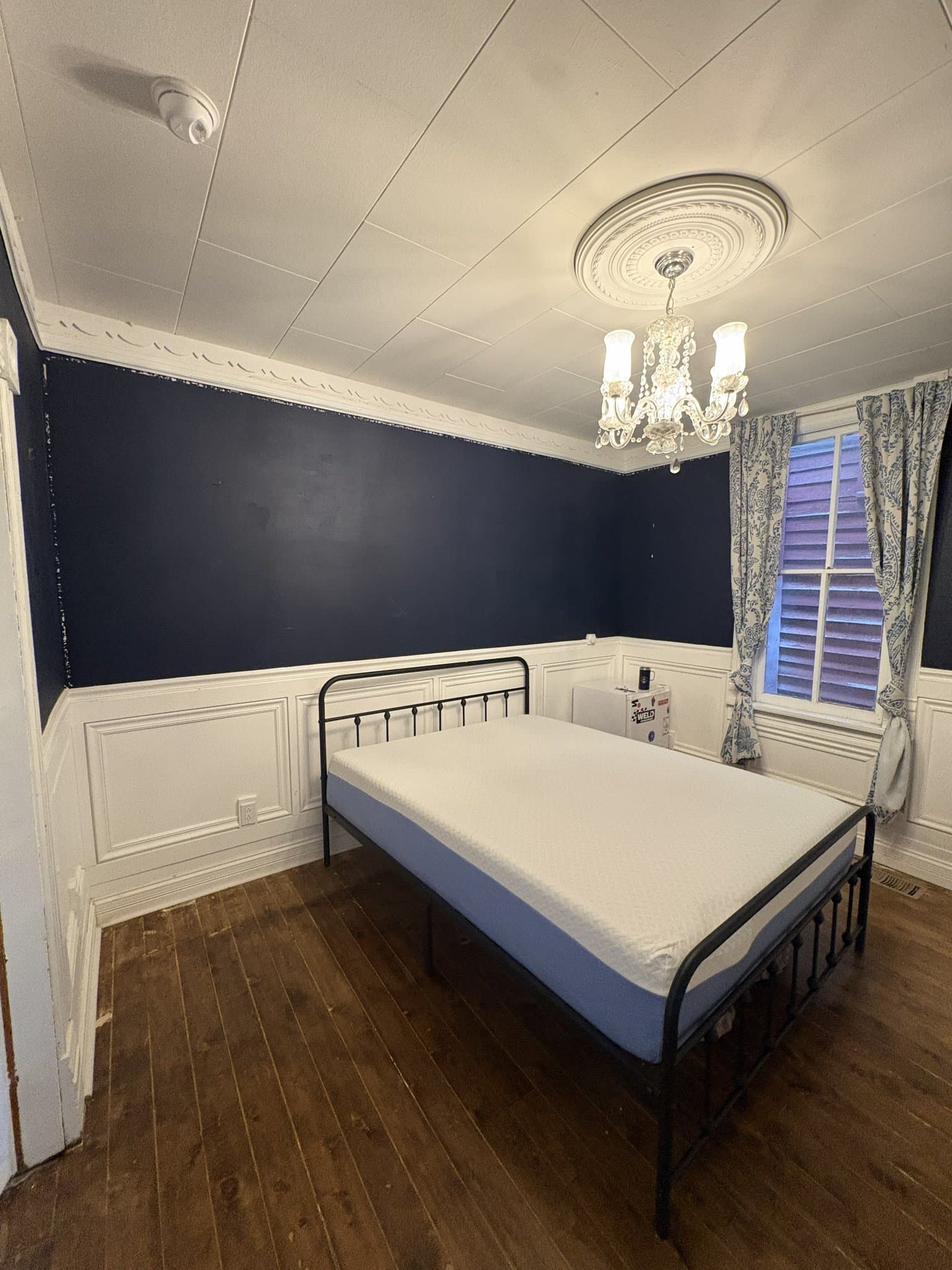 Leadville Single Room: 129 W 4th St