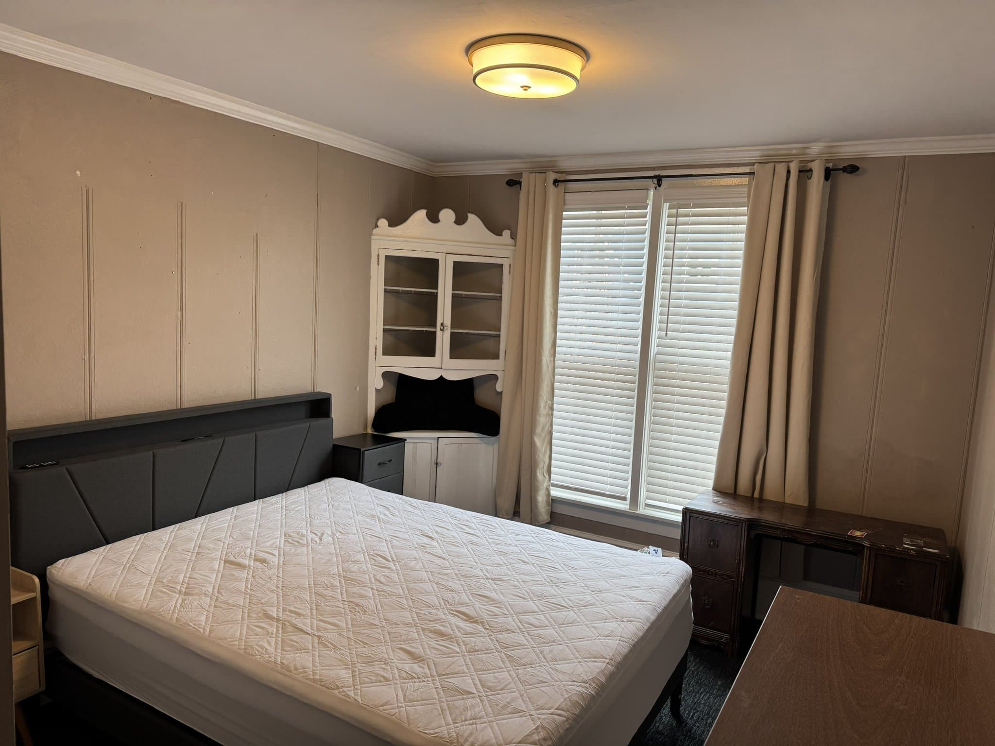 Leadville Single Room: 136 W 7th St