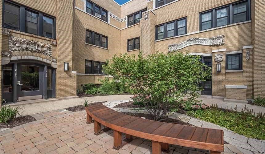 Chicago Condo: 937 West Cuyler Avenue