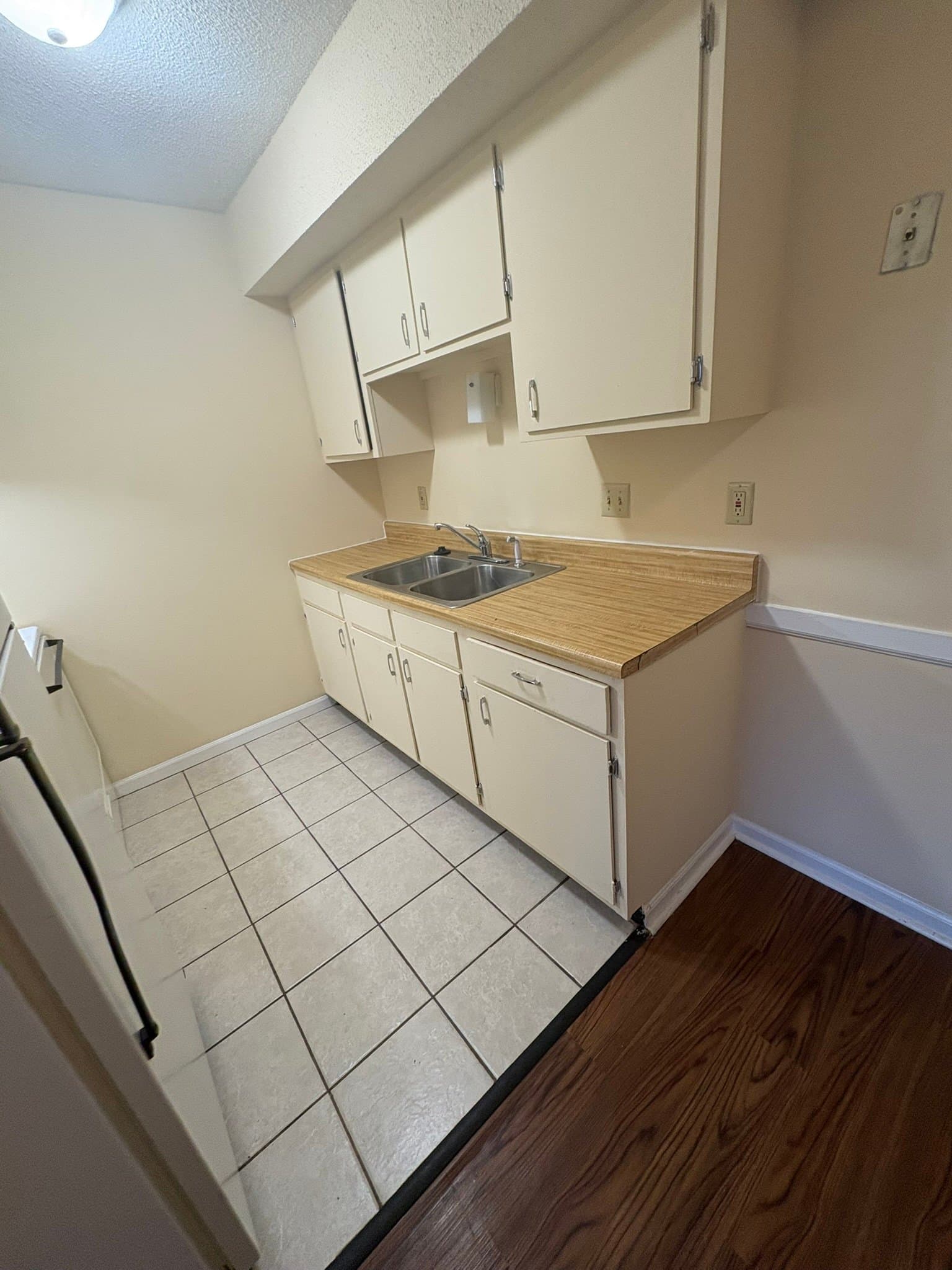 Springfield Apartment: 1230 E McDaniel St