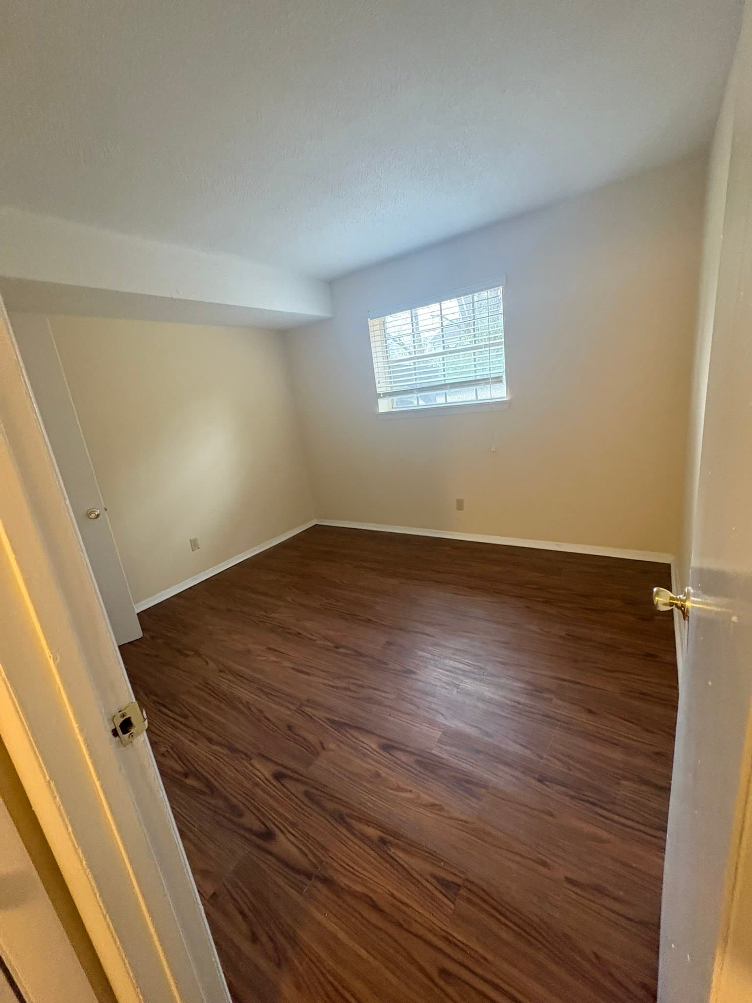 Springfield Apartment: 1230 E McDaniel St