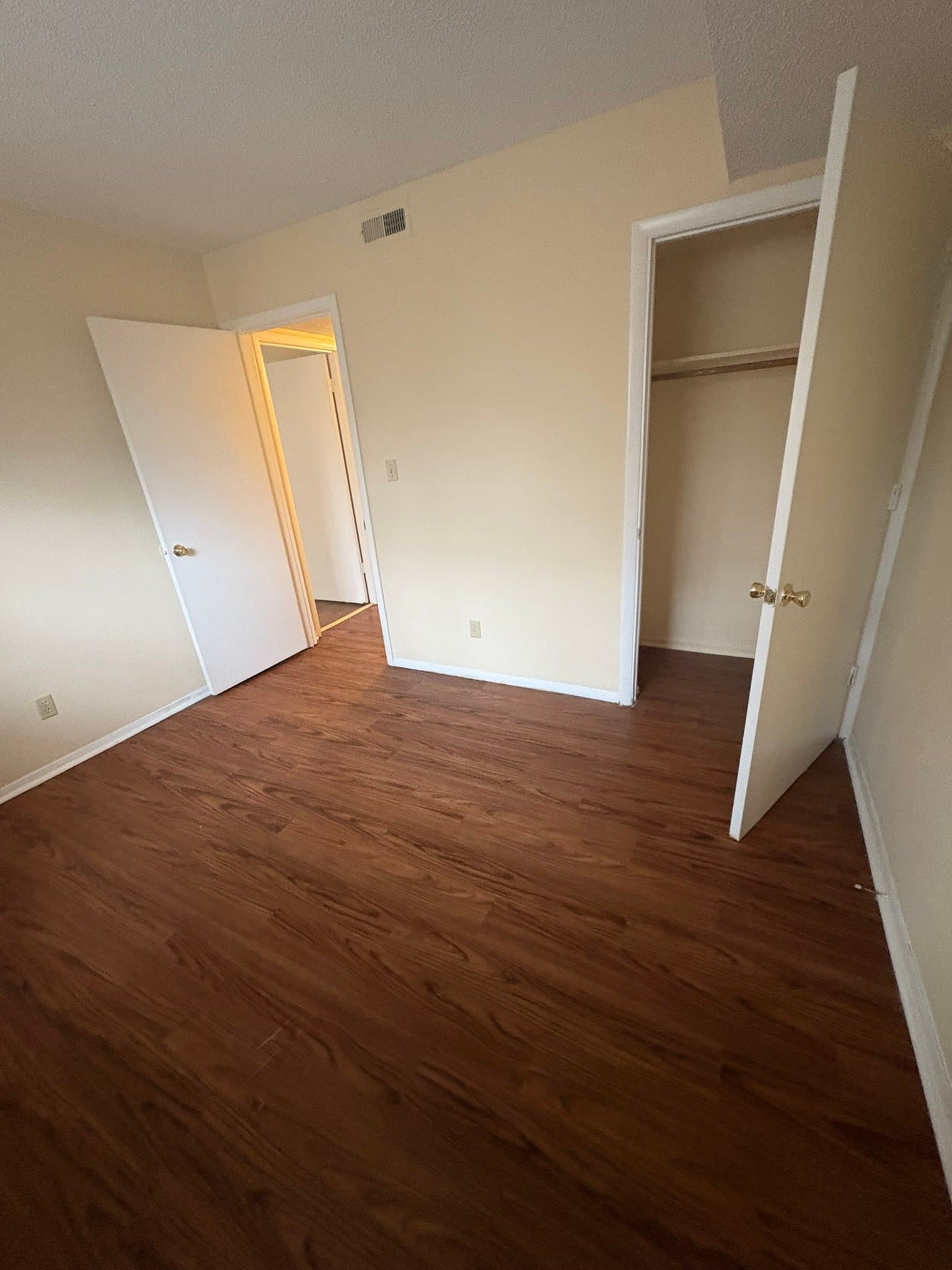 Springfield Apartment: 1230 E McDaniel St