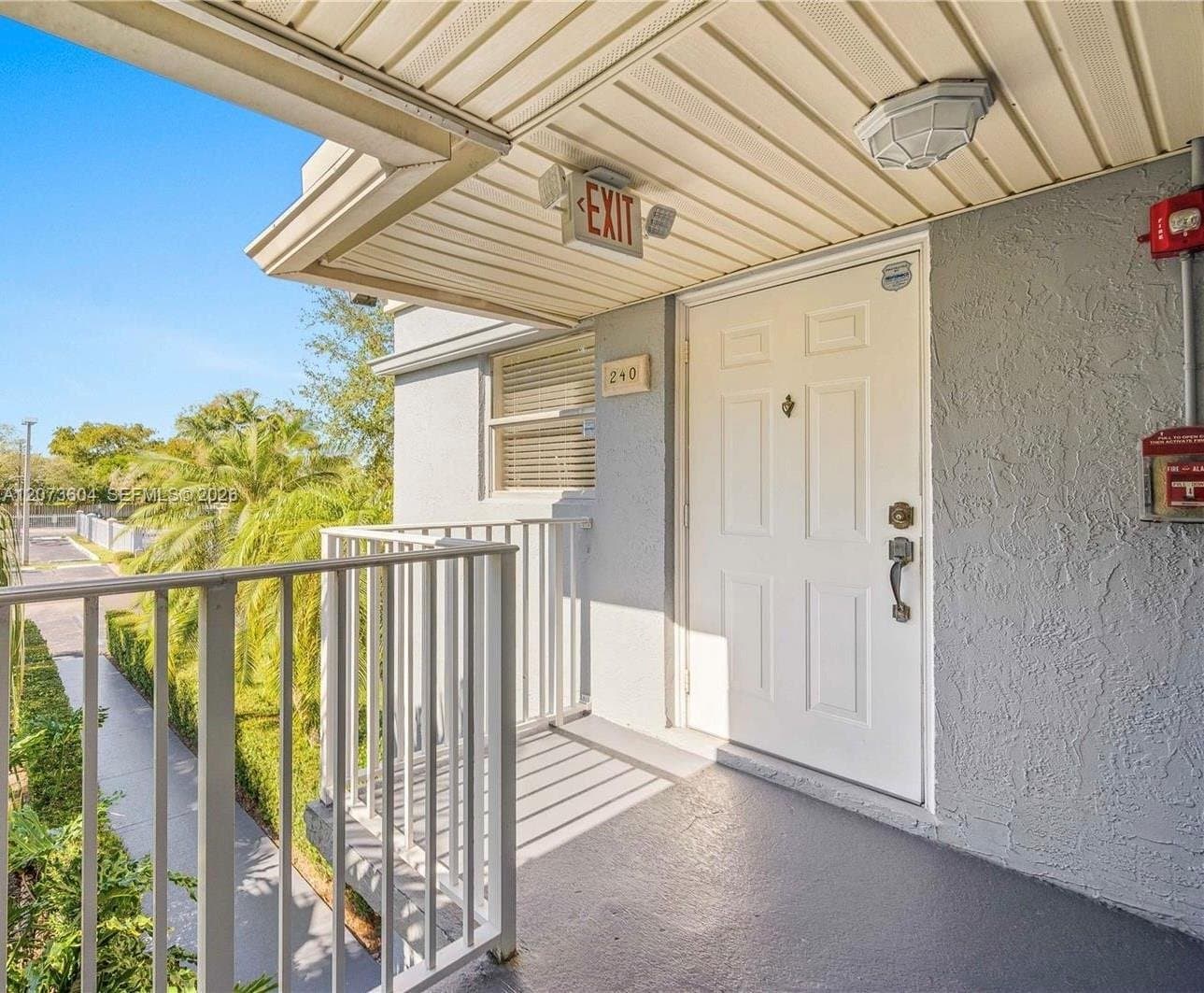 Miami Condo: 4600 SW 67th Ave