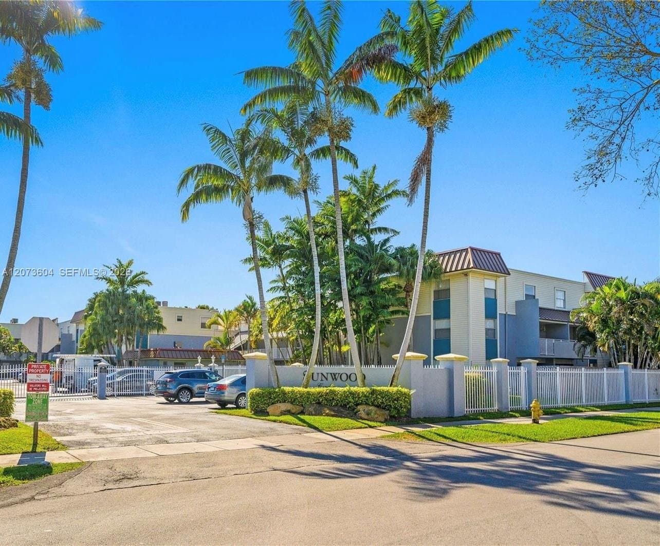 Miami Condo: 4600 SW 67th Ave
