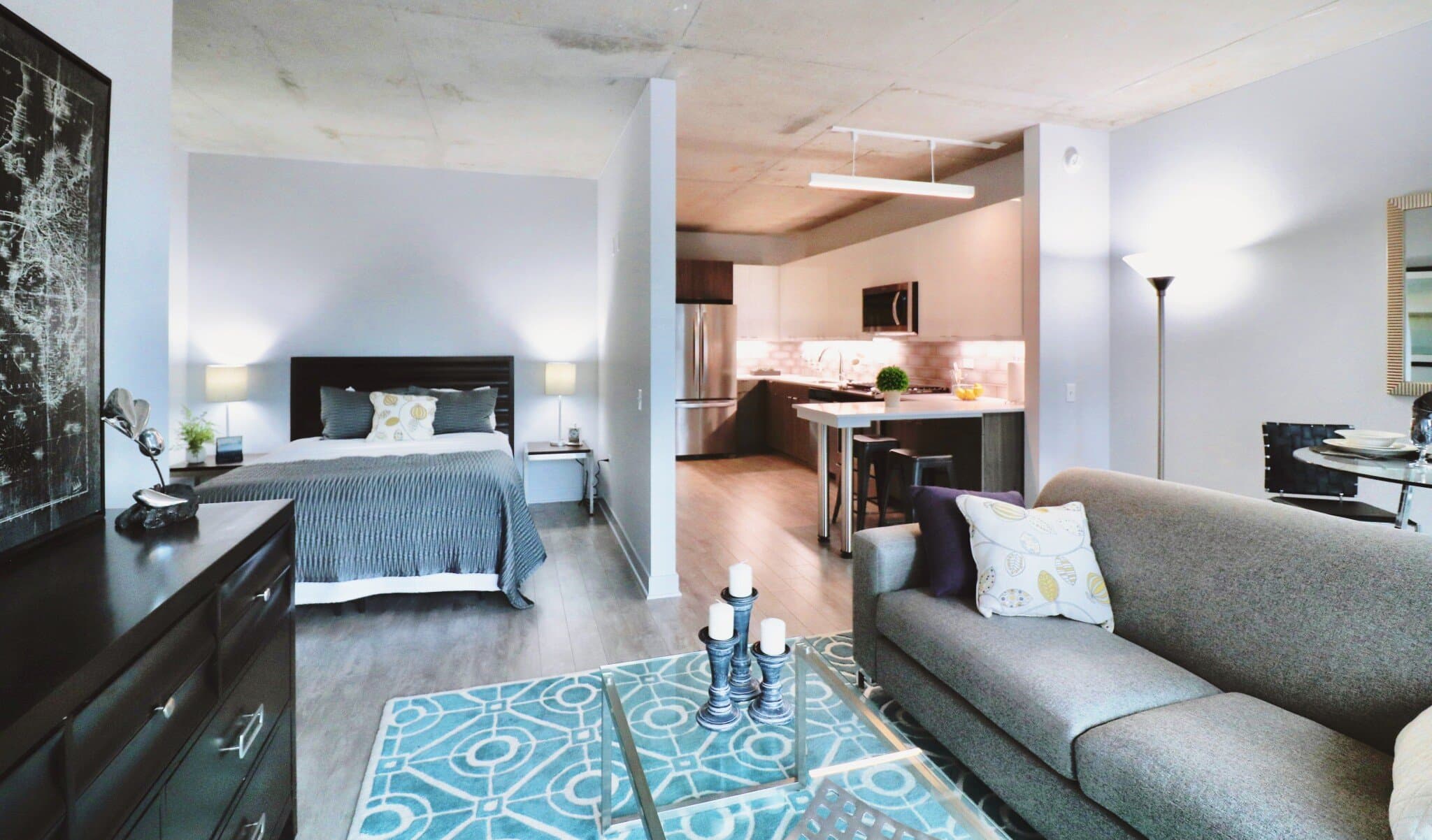 Chicago Condo: 1052 W Waveland Ave