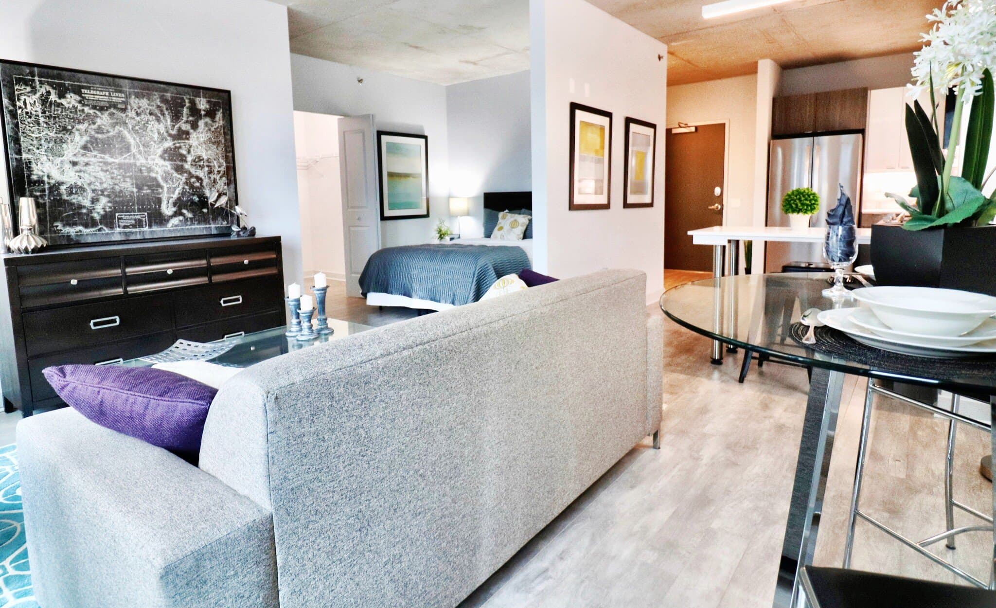 Chicago Condo: 1052 W Waveland Ave
