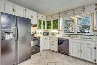 Wichita House: 1044 N Lawrence Ct