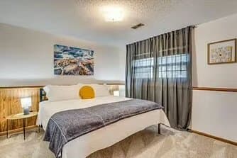 Wichita House: 1044 N Lawrence Ct