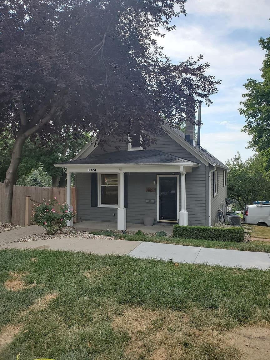 Omaha House: 3024 N 69th St