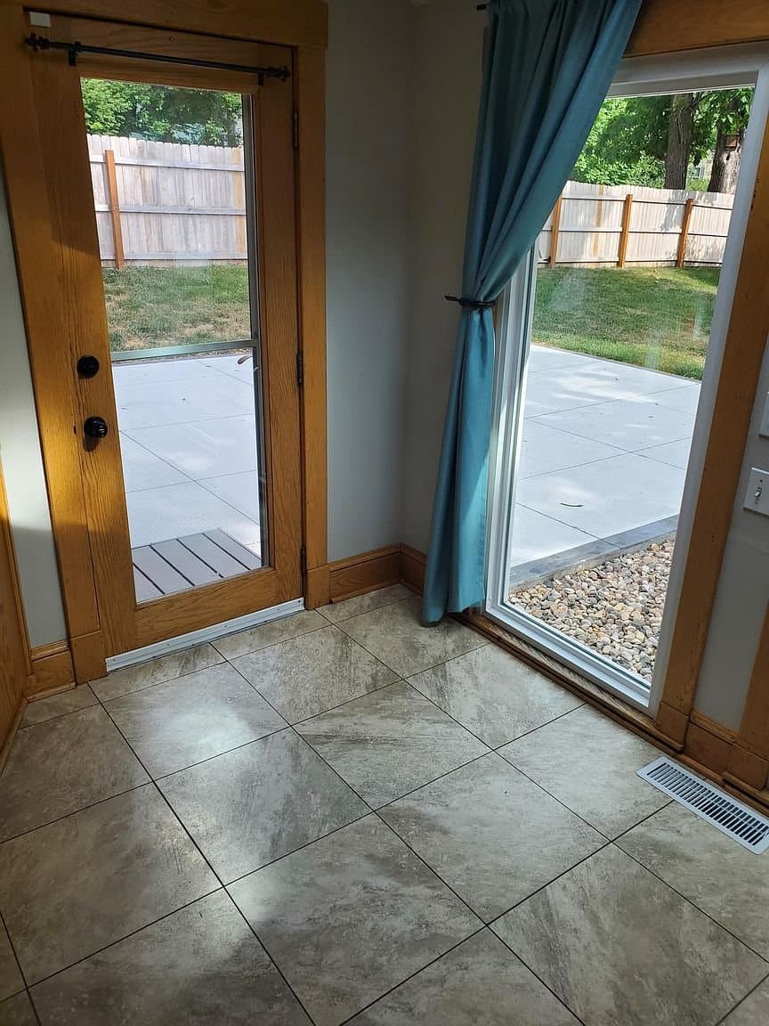 Omaha House: 3024 N 69th St