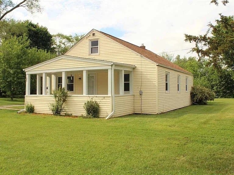 Machesney Park House: 808 Superior Ave