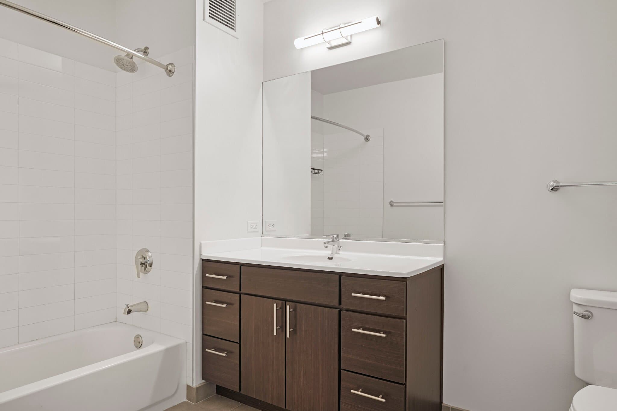 Chicago Condo: 224 W Huron St