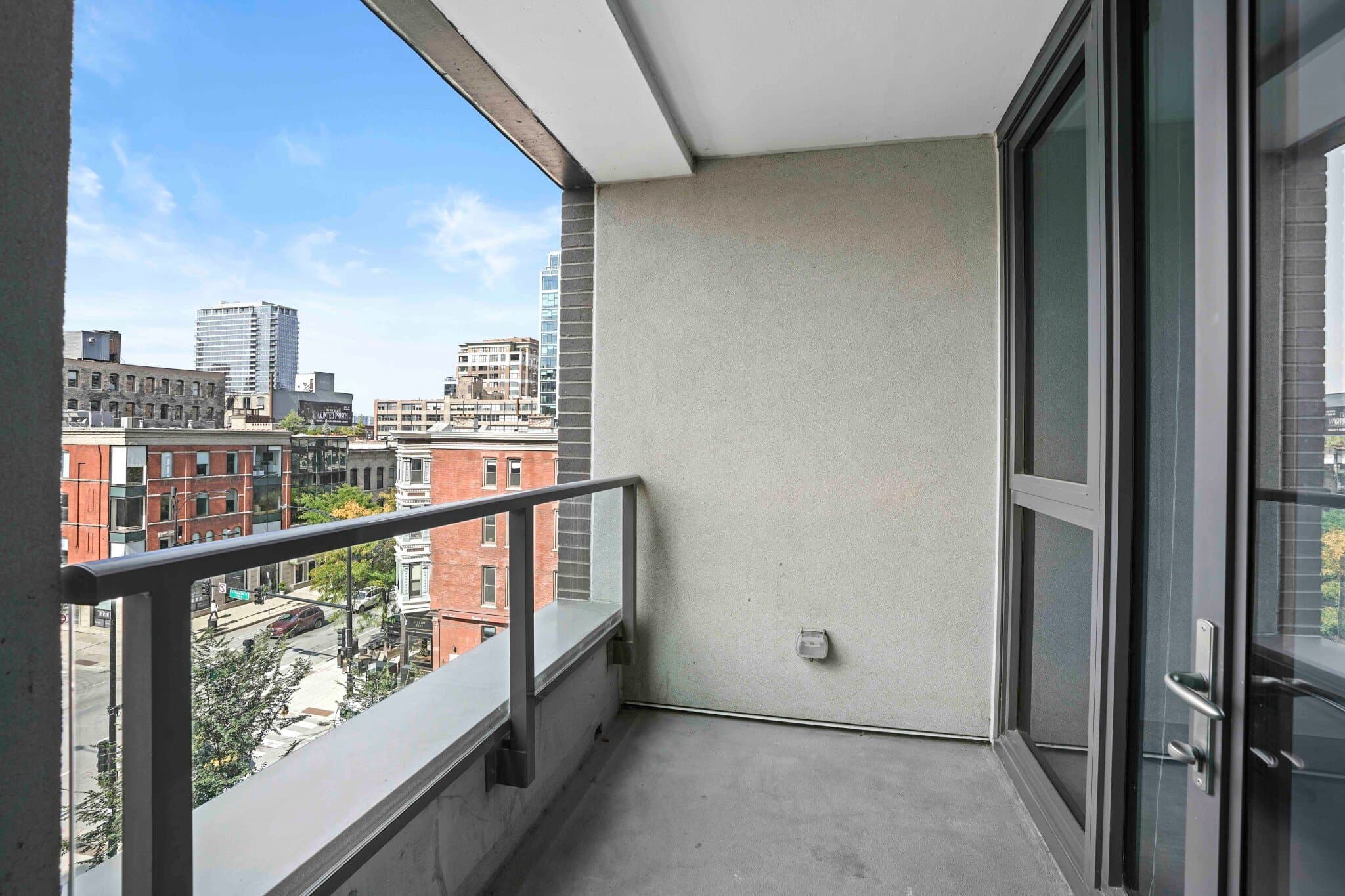 Chicago Condo: 224 W Huron St