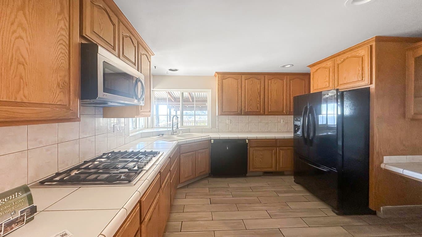 North Fork House: 34914 Sneezeweed Ln