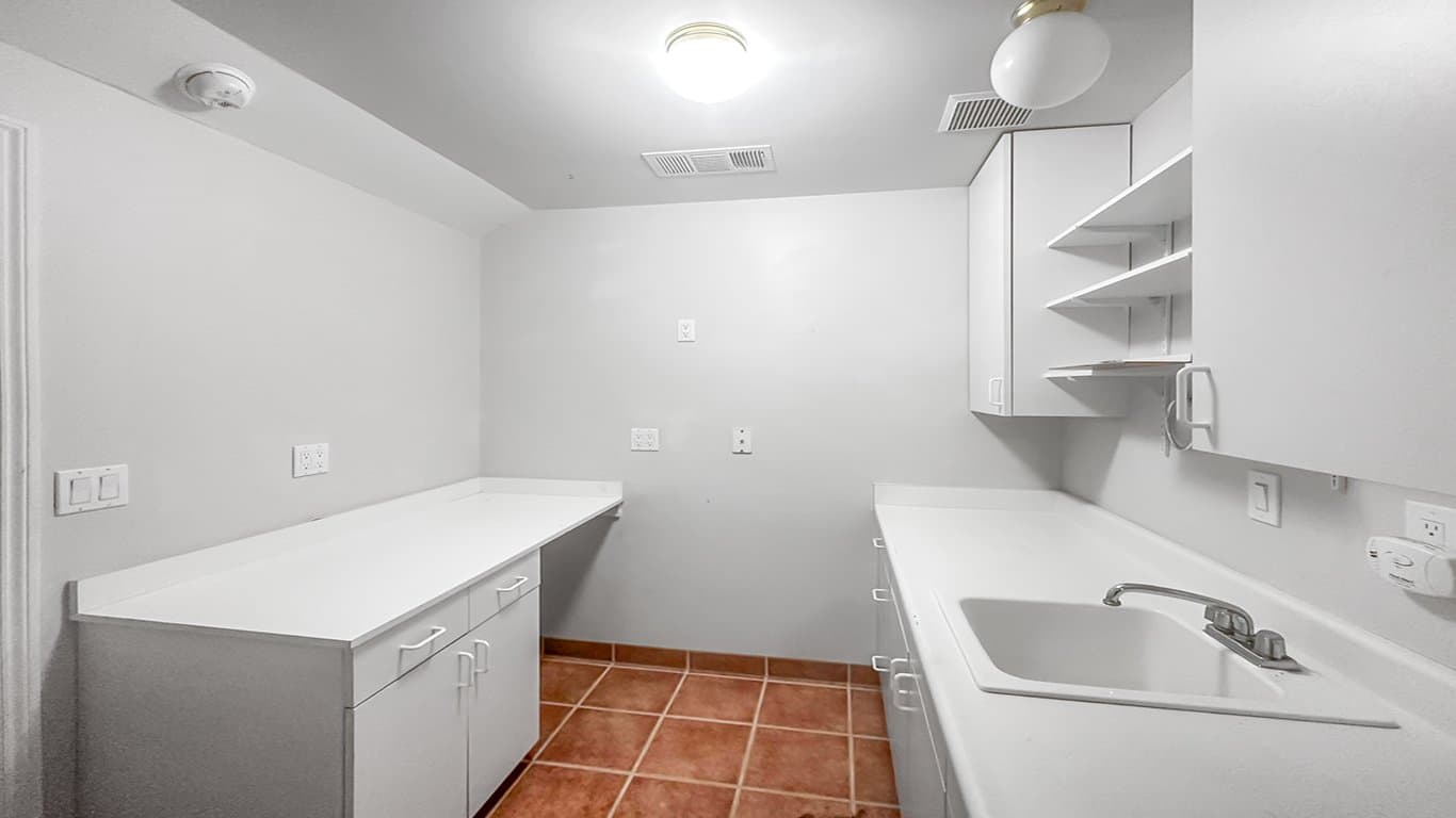 North Fork House: 34914 Sneezeweed Ln