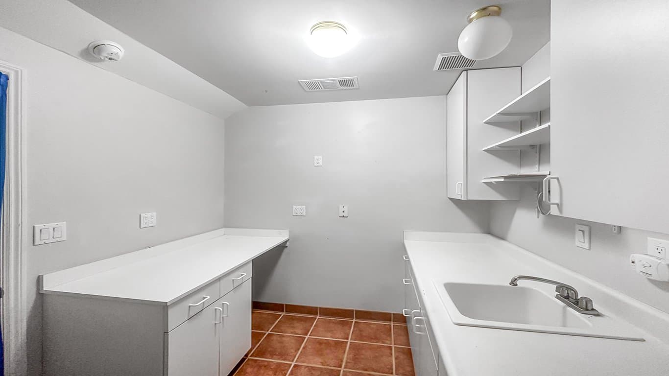 North Fork House: 34914 Sneezeweed Ln