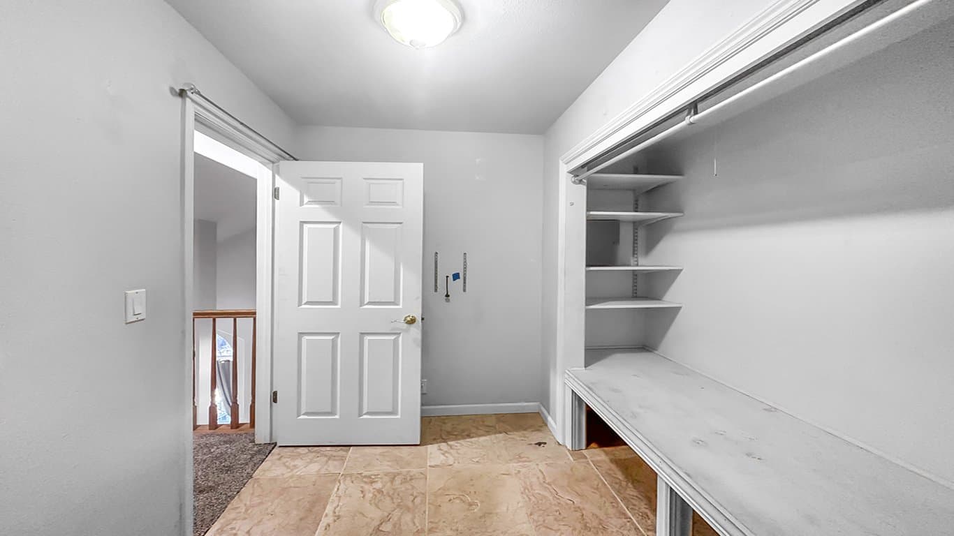 North Fork House: 34914 Sneezeweed Ln